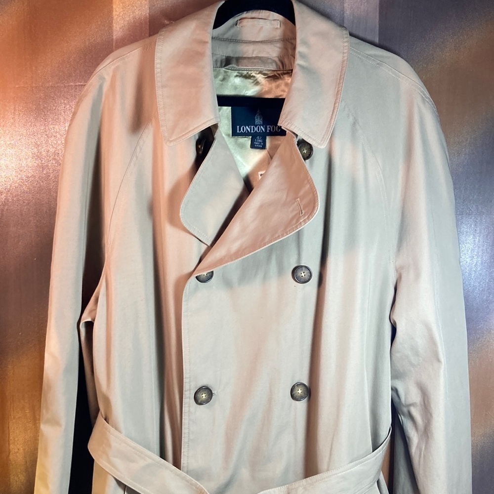 42L London Fog Trench coat with satin with wool zip out liner. 46” chest 211